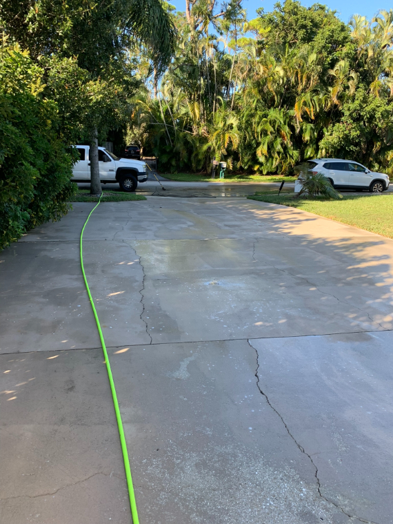 Driveway Cleaning in Lake Worth, FL Image